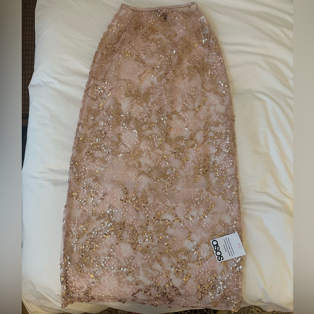 ASOS DESIGN delicate lace scatter sequin maxi skirt in pink - Picture 4 of 8